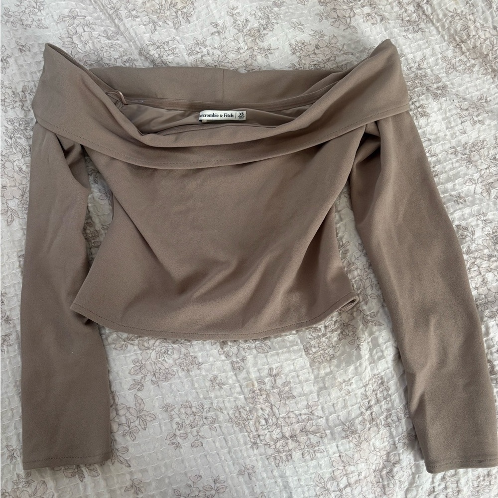 Abercrombie & Fitch Off-Shoulder Long Sleeve Top in Taupe